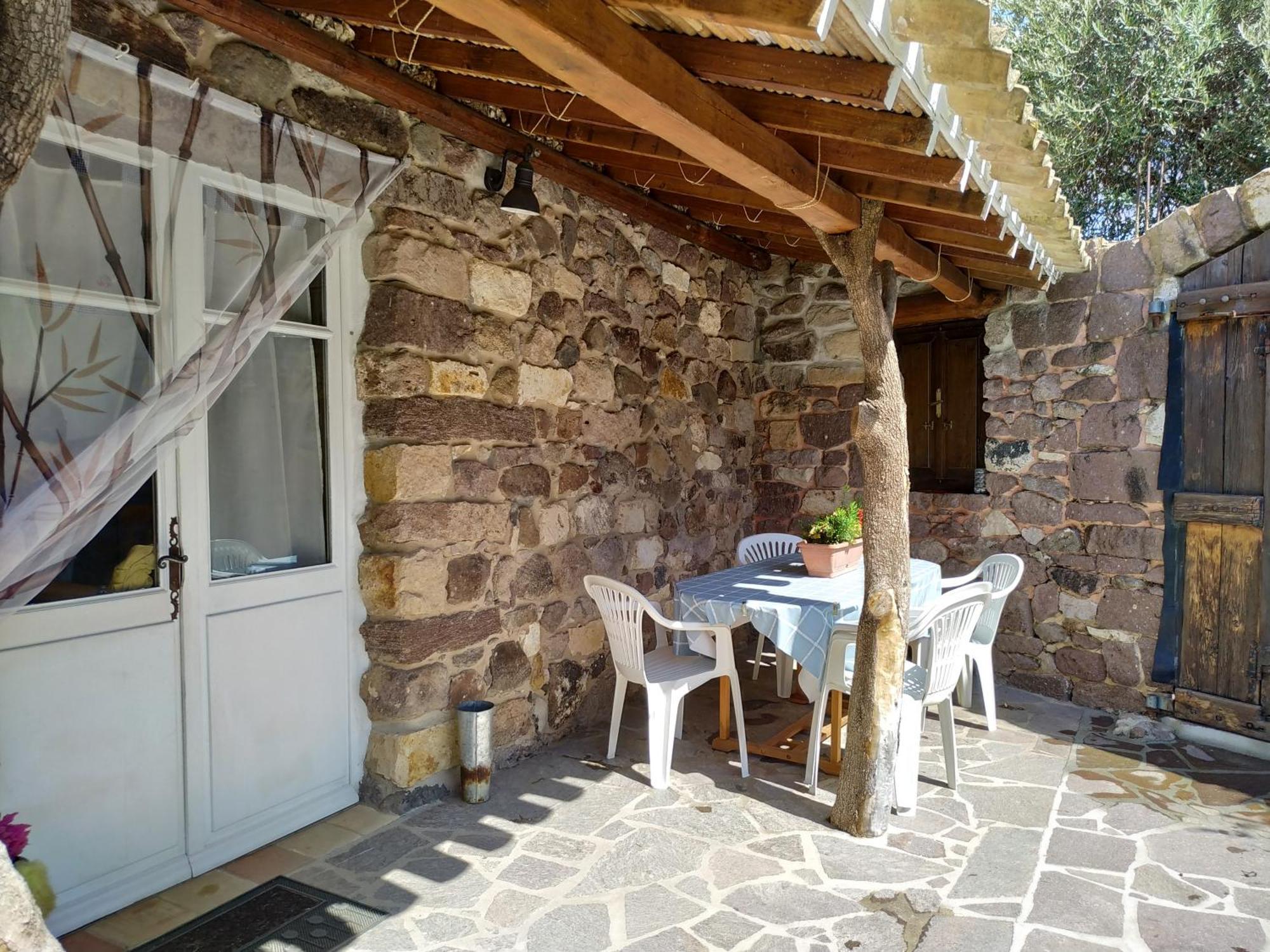 Domus Antiga Appartamenti San Giovanni Suèrgiu Exterior foto